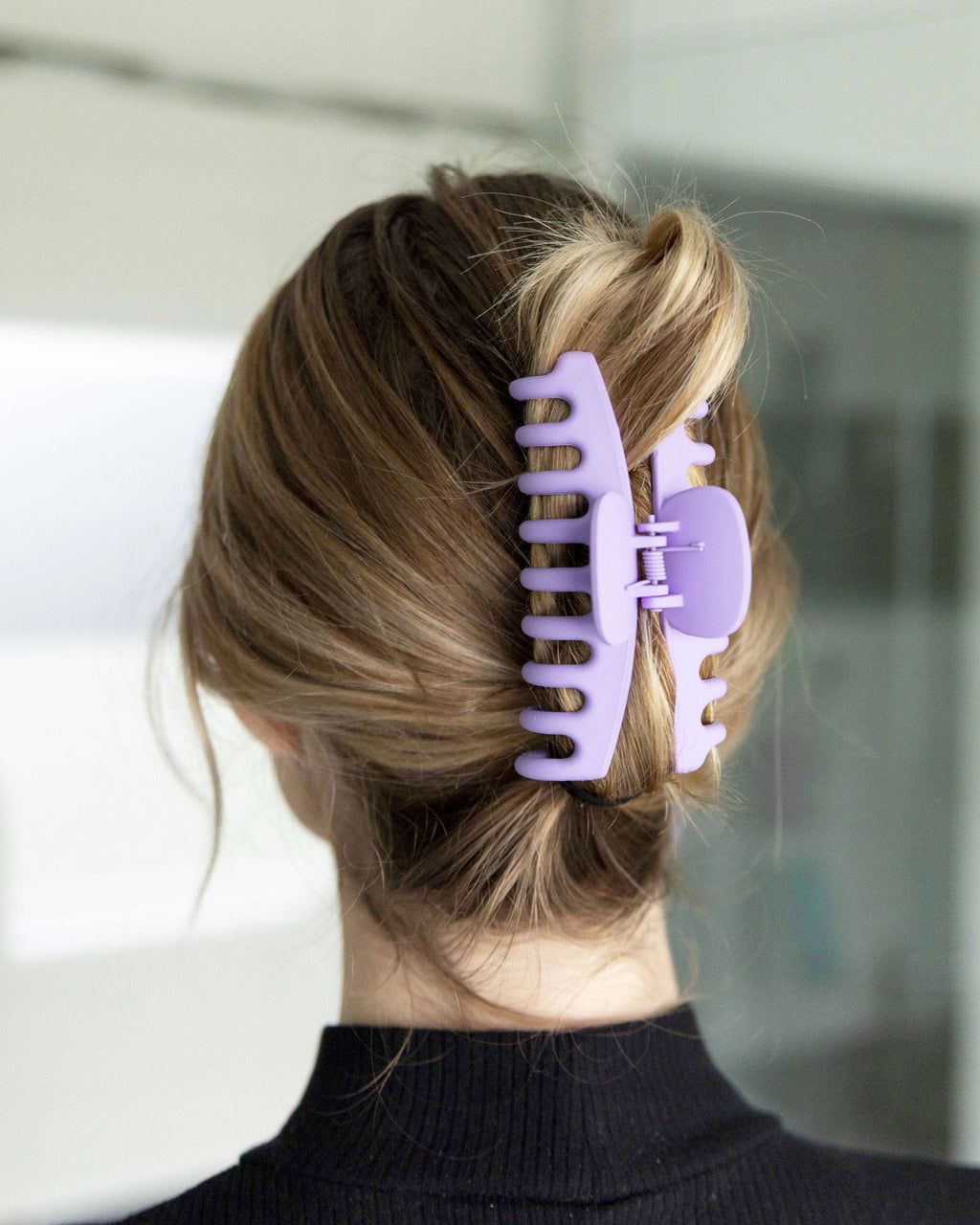Hair clip claw, hair clip curly hair, hair clip claw styles, hair clip big, claw clip big, claw clip for thick hair, claw clip for braids, claw clip for thick curly hair, claw clip hairstyles, claw clip messy bun, claw clip medium hair, hair claw clip, y2k claw clip